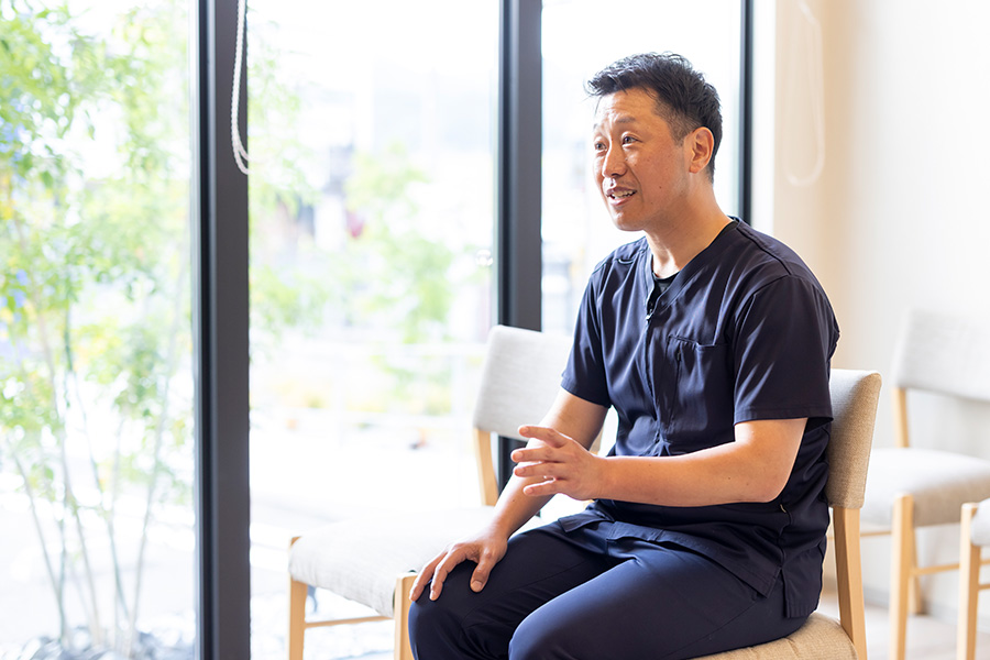 入れ歯やブリッジと比べたとき、インプラントの優れている点は何でしょうか？